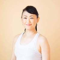 ヤスコ（岡西康子　Yasuko Okanishi)